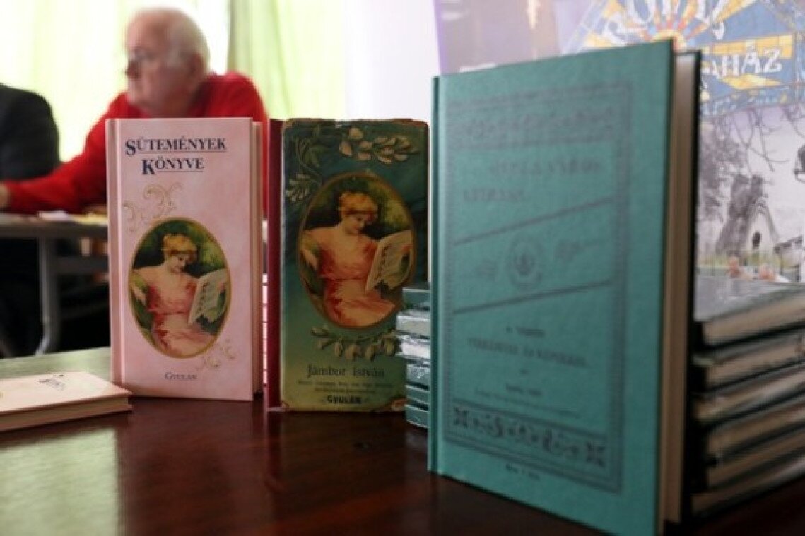303593_konyv-560x373.jpg