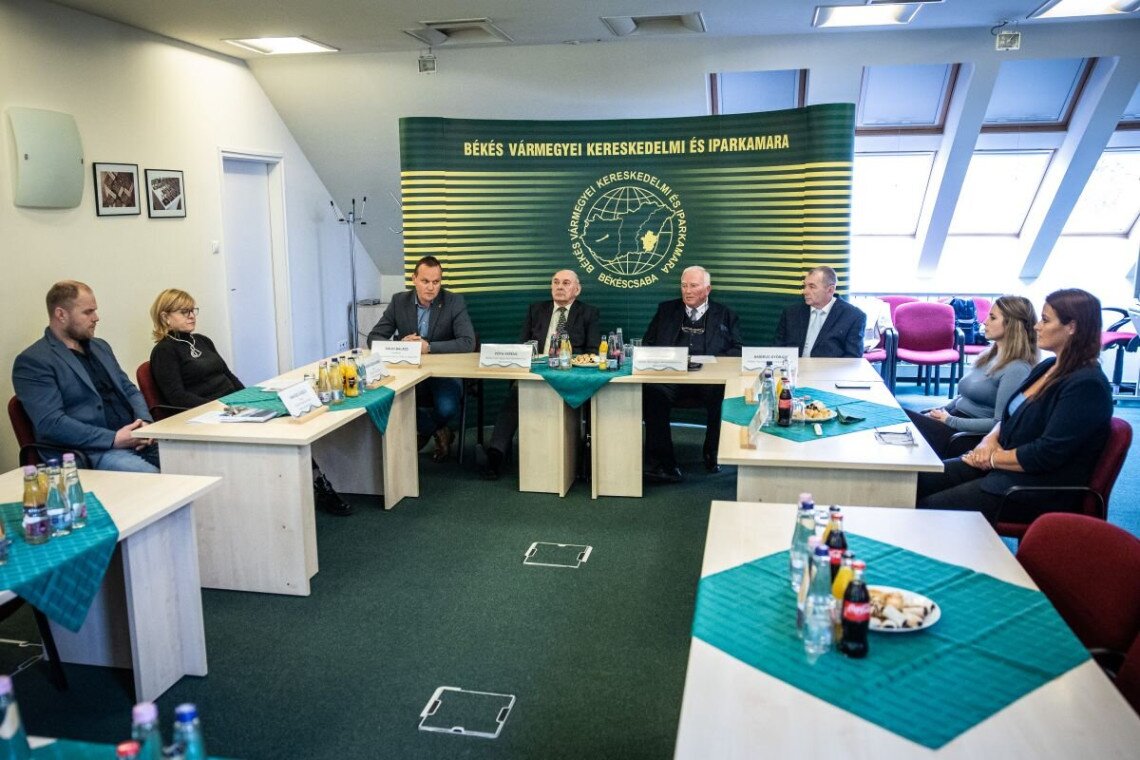 44085e47d3c745b2a1de1e476a3a2996