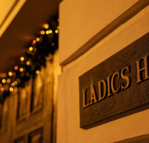 Advent a Ladics-házban: Természetesen a fára - alkotó délelőtt