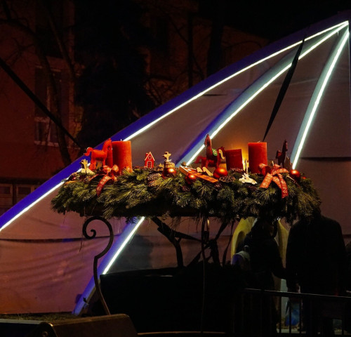 Adventi első gyertyagyújtás a Harruckern téren