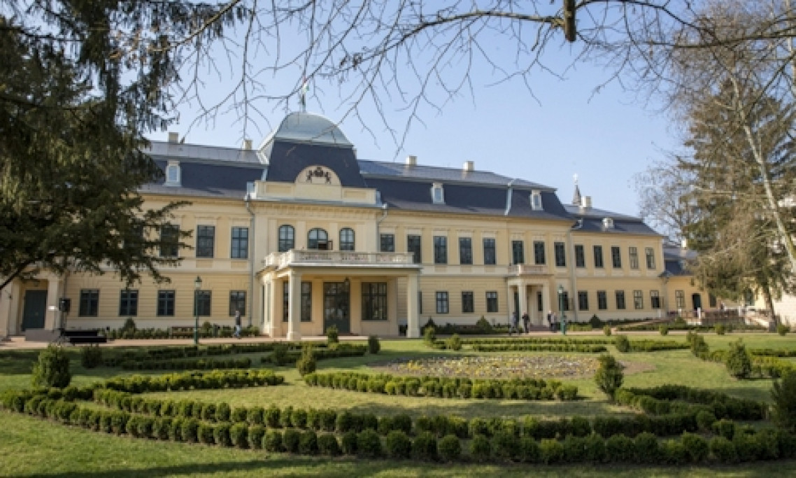 almasy-kastely-hirek-01.jpg