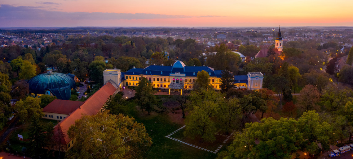 Almásy-kastély Látogatóközpont: Álla bál