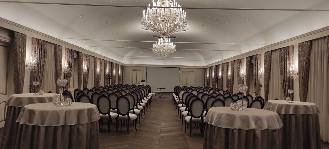 Almásy-kastély: Női Irodalmi Kávéház