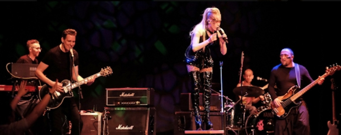 anna-and-the-barbies-koncert-gyulan-01.jpg