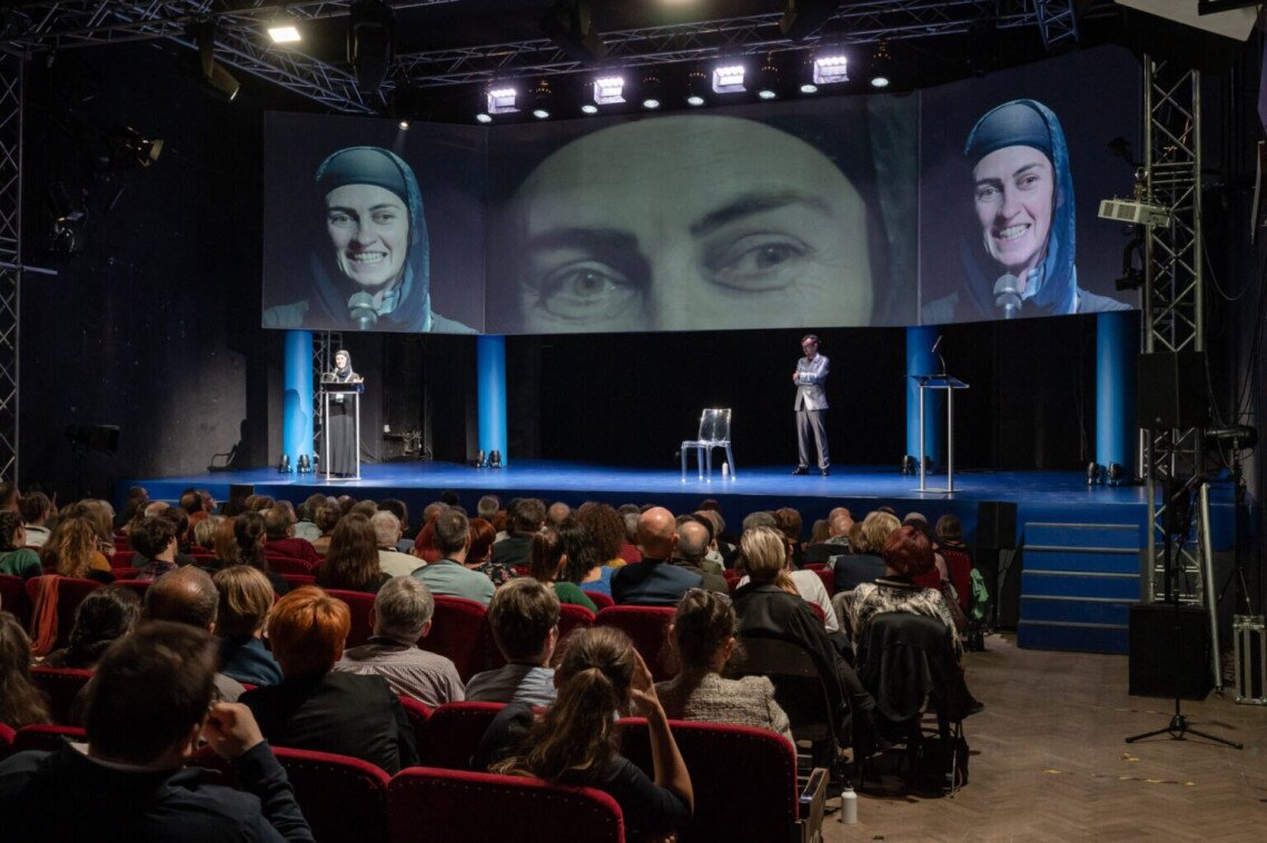 A_sepsiszentgyorgyi_Irani_konfGyulan