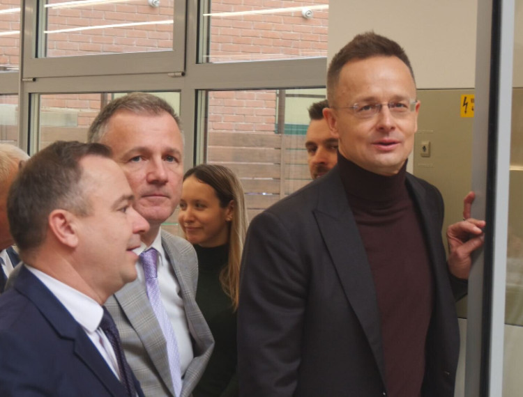 Átadták a Gyulai Várfürdő megújult főépületét, vízgyógyászatát és a Lovardát