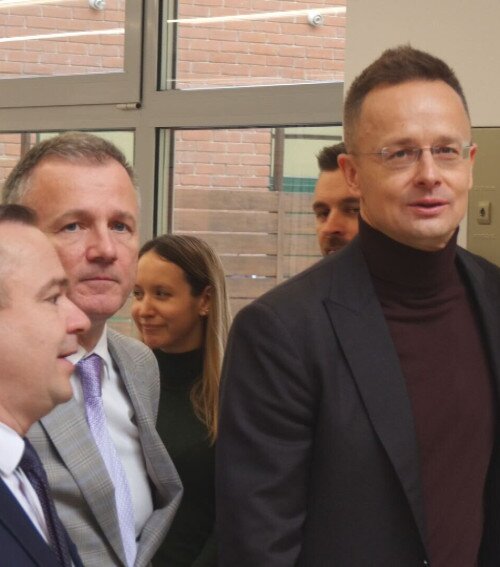 Átadták a Gyulai Várfürdő megújult főépületét, vízgyógyászatát és a Lovardát