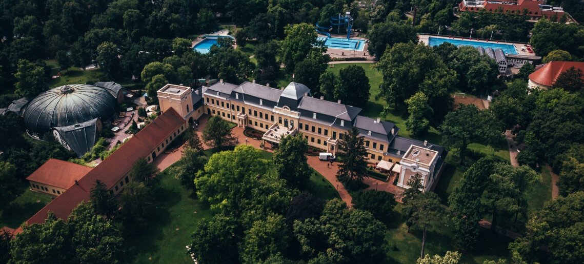 Az Almásy-kastély 10. születésnapja