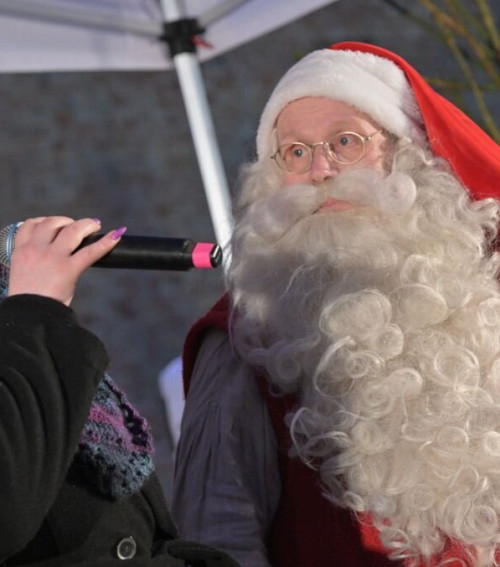 Az igazi finn Mikulás a várnál találkozott a gyerekekkel - galériával, videóval
