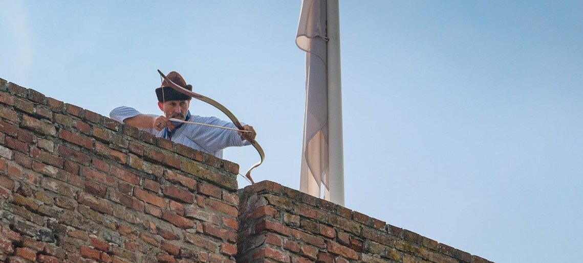 Bástyalövés a gyulai várból