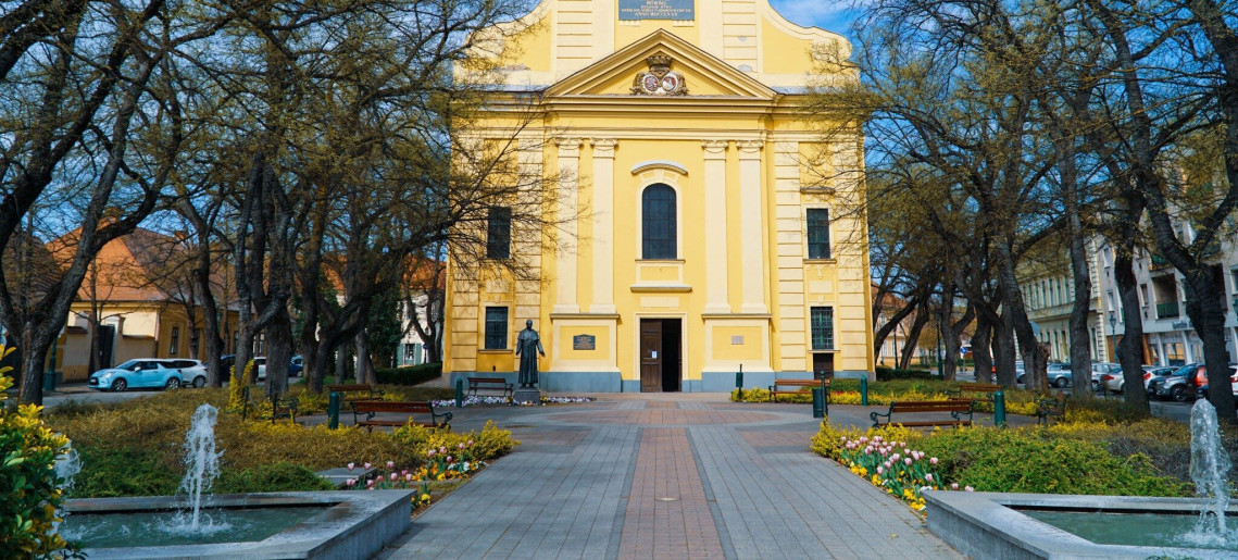 Biserica Parohială de Fecioara Maria ‘Nádi’ (Nádi Boldogasszony plébániatemplom)