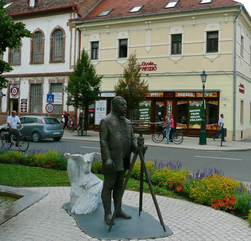 Bodoki Károly szobor
