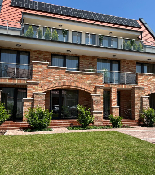 Castellum Panzió Gyula