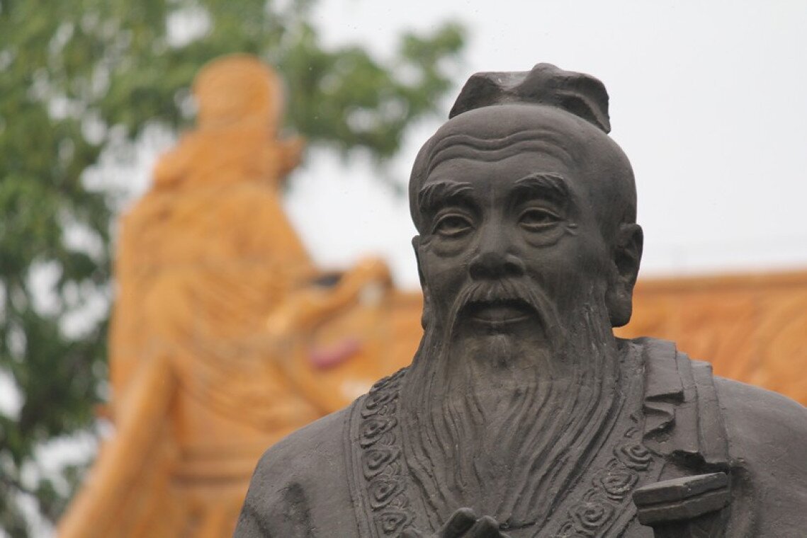 Confucius_Sculpture_Nanjing.jpg