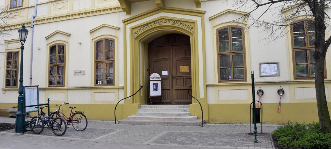 Csehov és Ionescu a könyvligetben irodalmi est