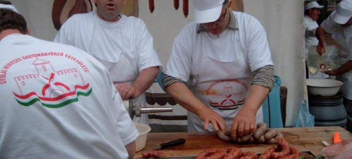 Kolbász gyúró túra