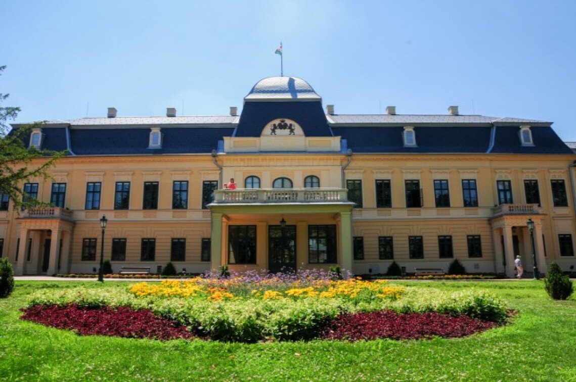 downtown-abbey-gyulai-rdekessegek-01.jpg