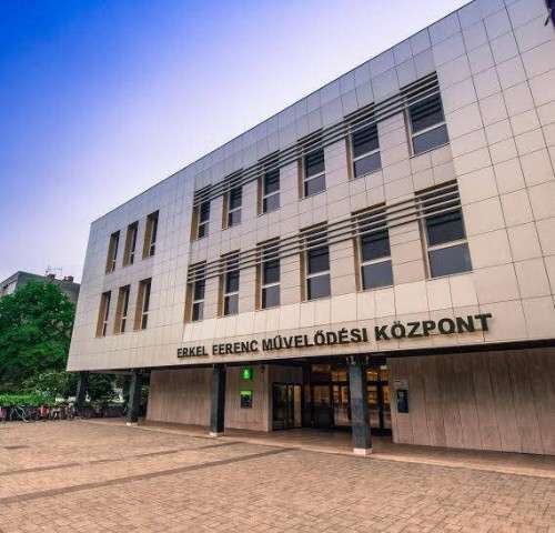 Erkel Ferenc Művelődési Központ: Városi jelen, városi jelenlét, városi jelek - kiállítás megnyitó