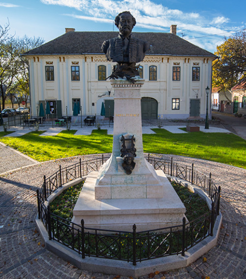 Megújul az Erkel tér