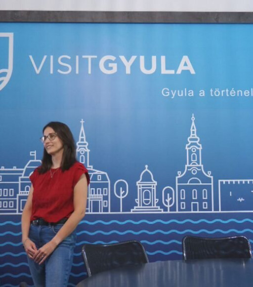 Evezést és belvárosi barangolást is kínál a Tourinform iroda
