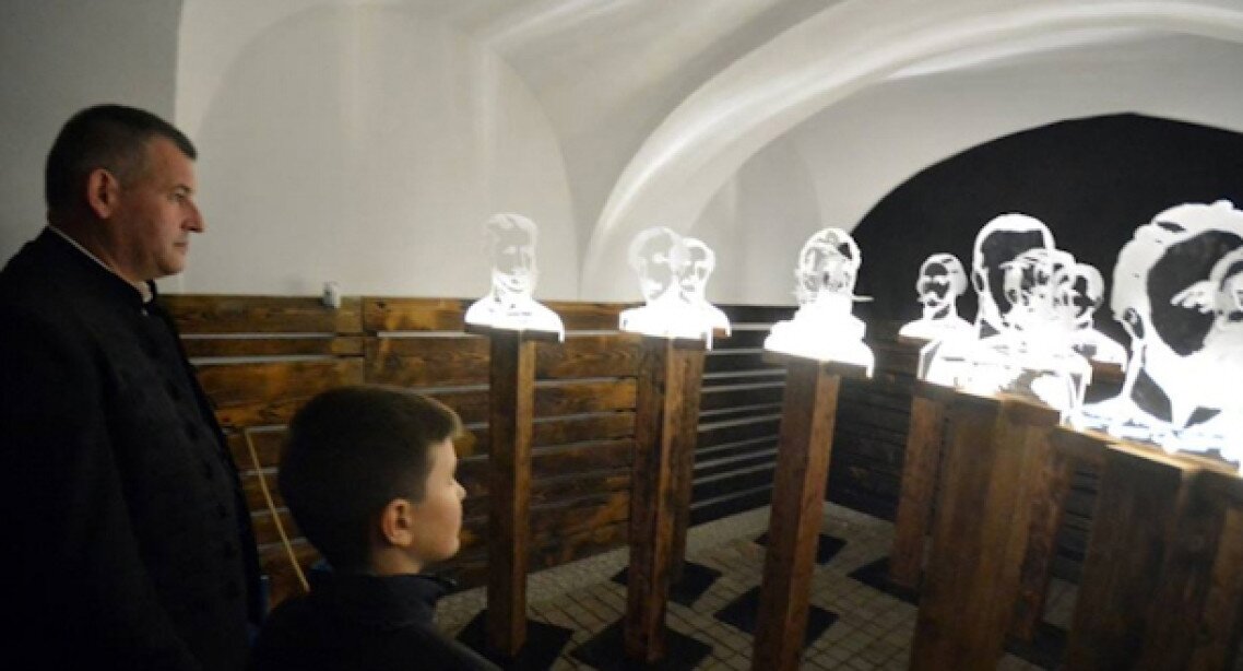gyulai-installacio-szekelyudvarhely-01.jpg