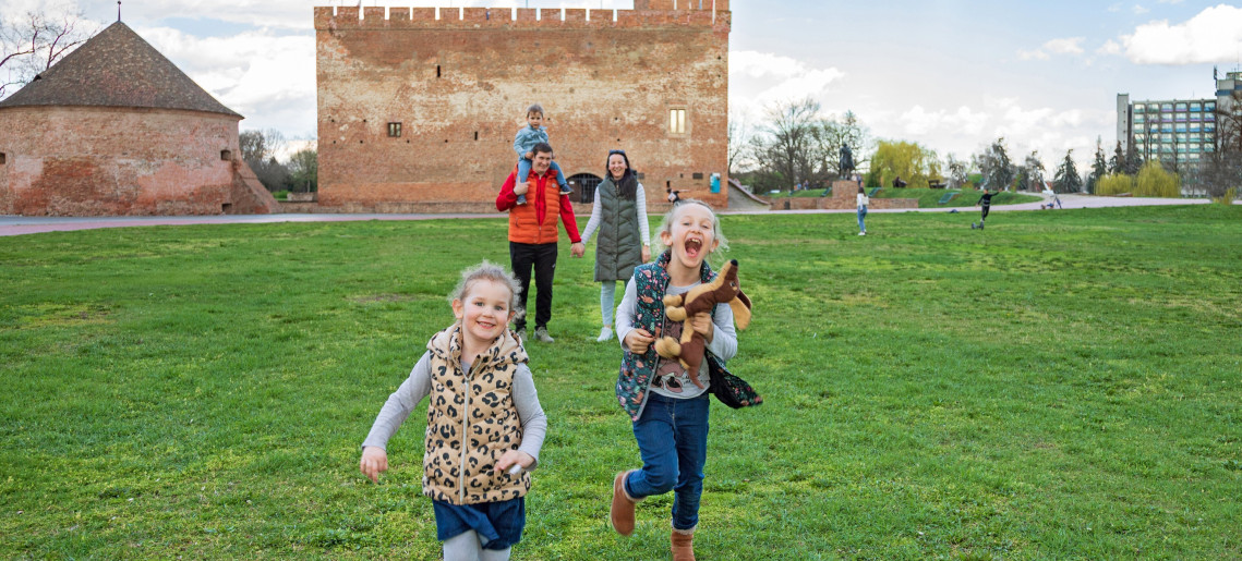 Gyulai majális a Várkertben