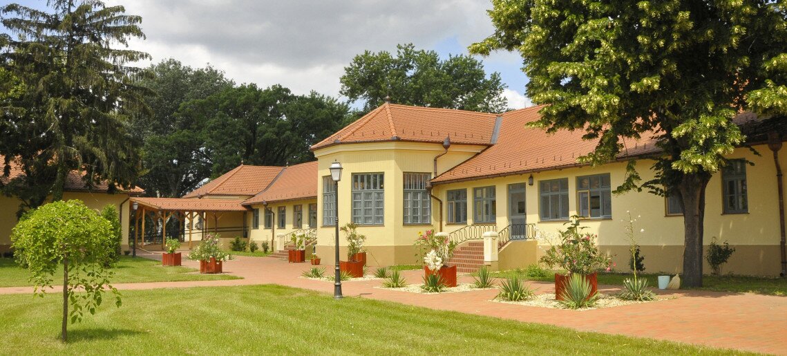 Gyulai Népművészeti Értékmentés - látogatás a Gyulavári kastélyban