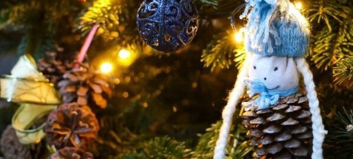 Gyulai Vár: Közös karácsonyfa díszítés