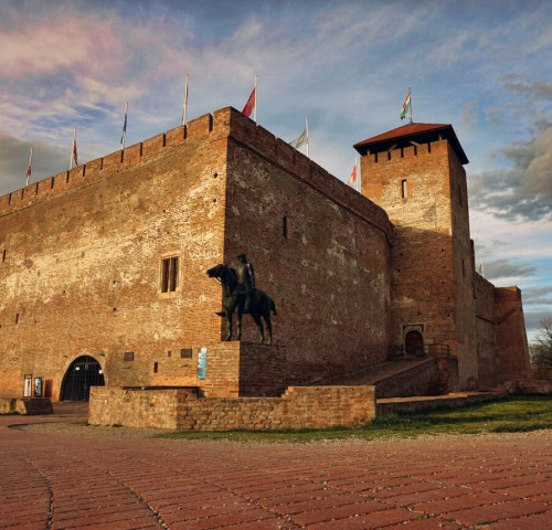 Gyulai Vár: Szeretők halnak, él a szerelem - különleges zenés előadás