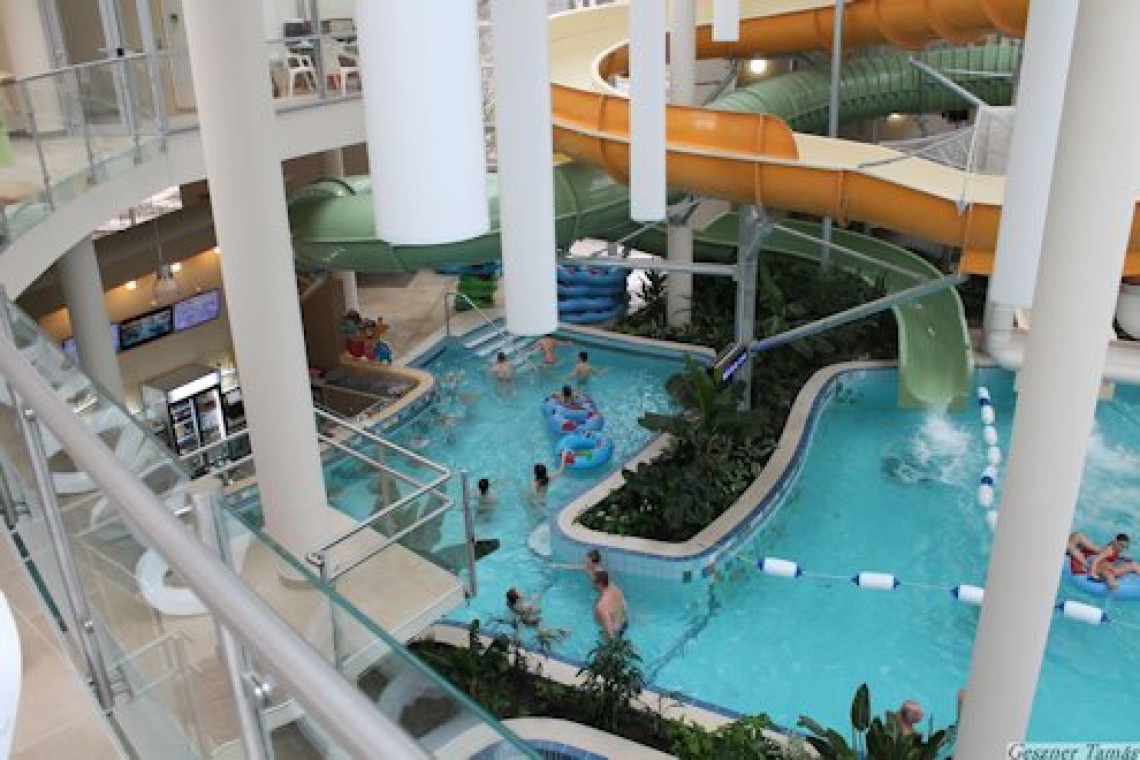 Gyulai-varfurdo-aquapalota-01.JPG