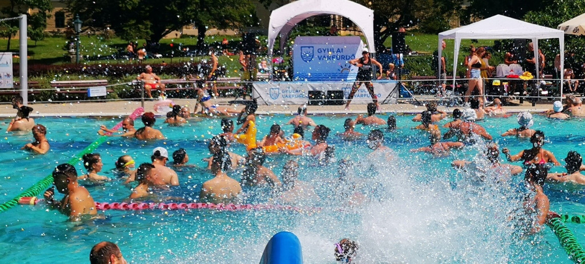 Gyulai Várfürdő: Csúszdás Medence Party 3.