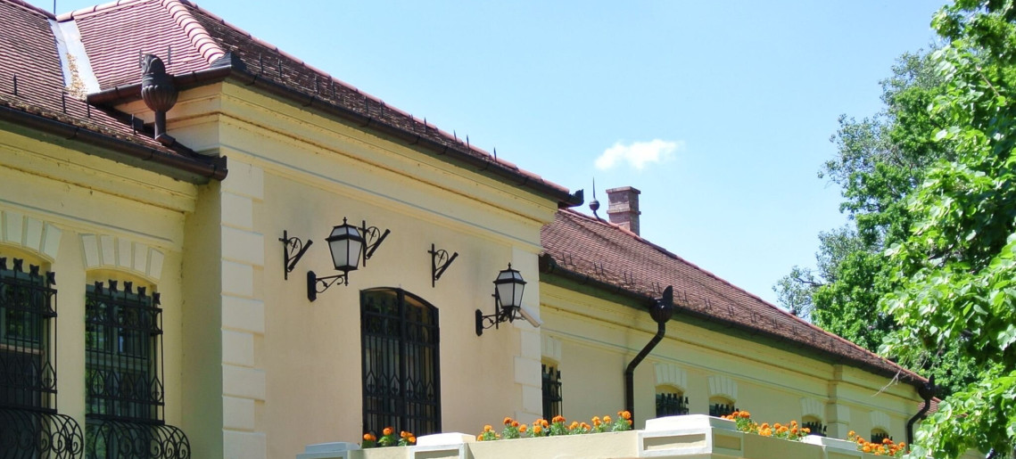 Jurik Pavel kiállításának megnyitója a Gyulavári Kastélyban