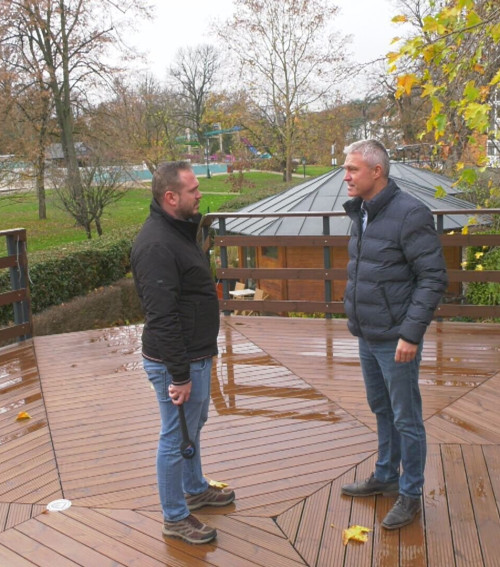 Hamarosan közvetlen, fedett térből lehet megközelíteni a szauna parkot