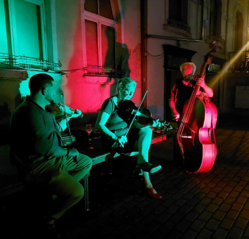 Hídfő Fesztivál: Népzenei koncert az Élővíz Zenekarral