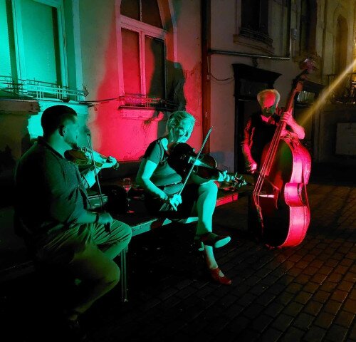 Hídfő Fesztivál: Népzenei koncert az Élővíz Zenekarral