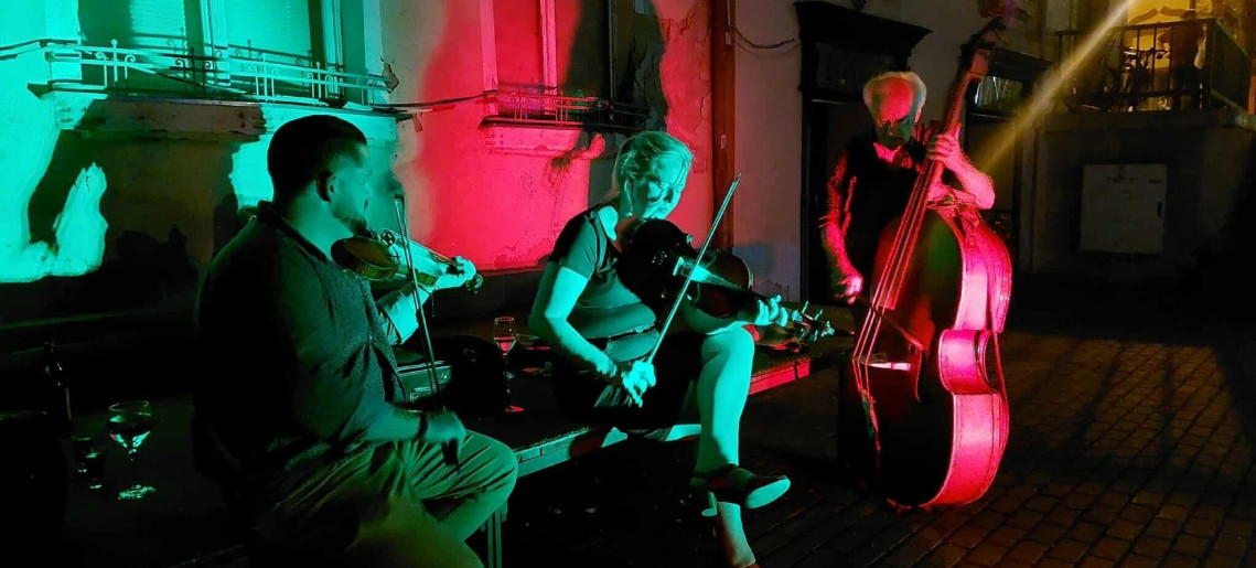 Hídfő Fesztivál: Népzenei koncert az Élővíz Zenekarral