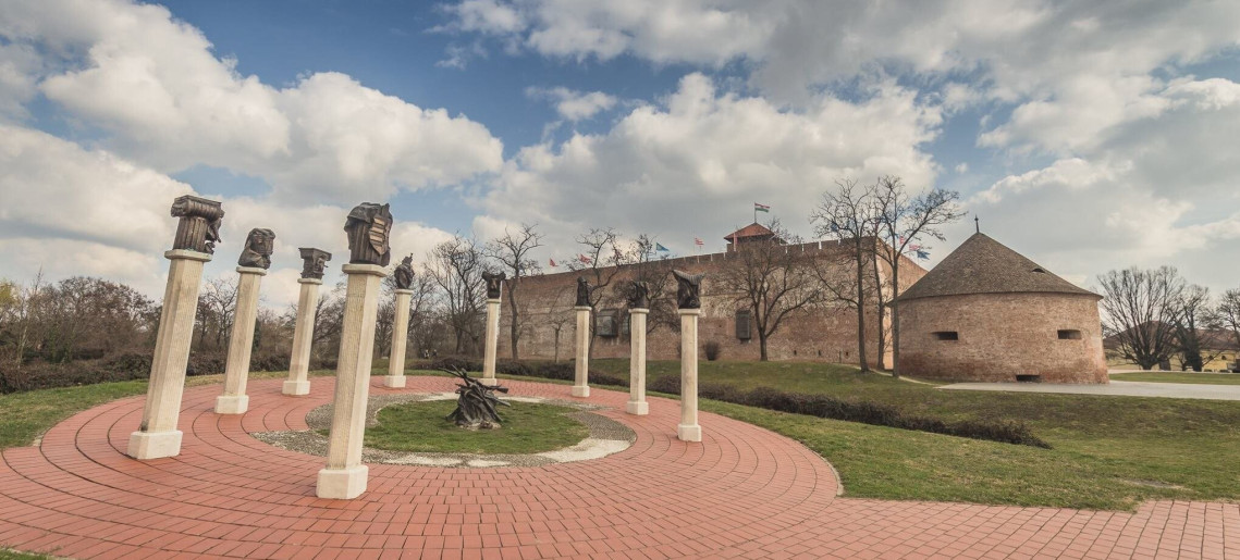 Gyulai Vár: Honvédtisztek a Várkertben - tematikus séta