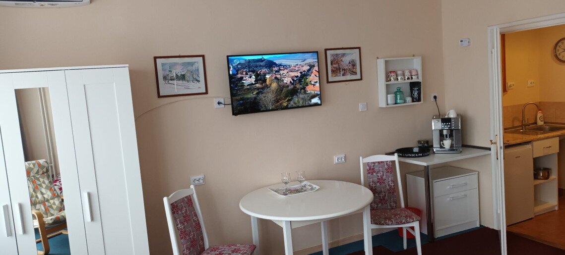 Végvári-Ház Gyula - 32