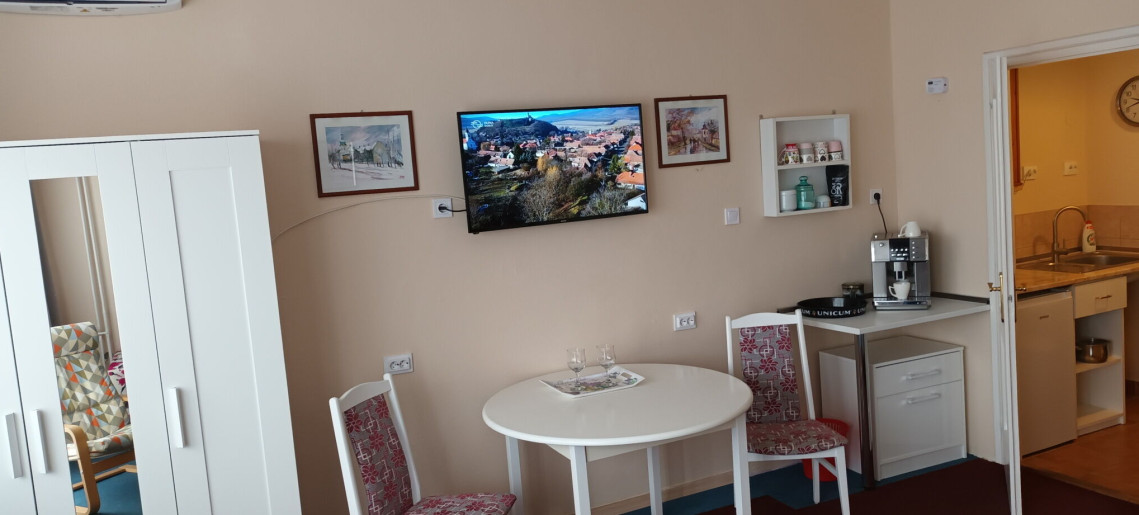 Végvári-Ház Gyula - 32