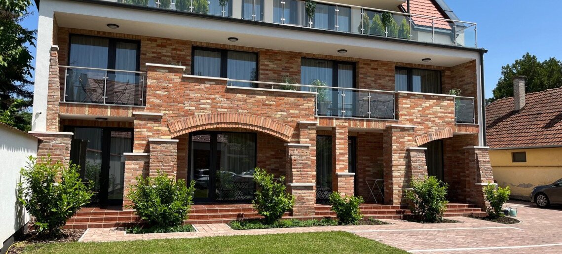 Castellum Panzió Gyula - 1