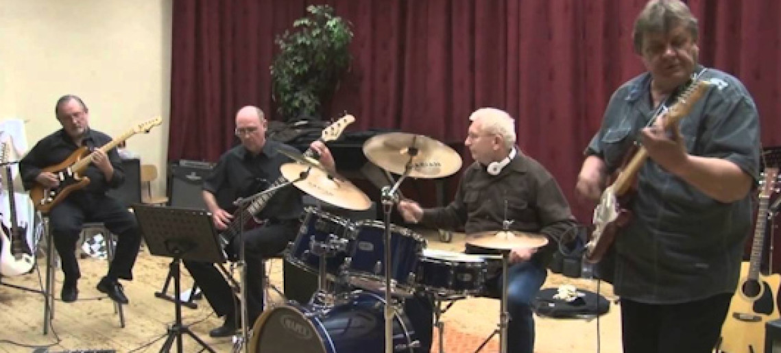 Zenés időutazás a Madows gitárzenekarral