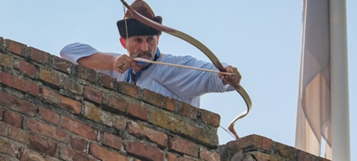 Különleges íjászverseny