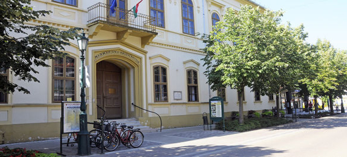 Költészet és közélet