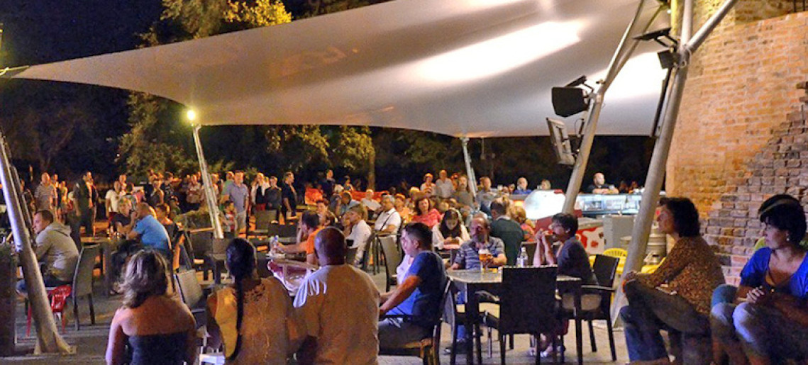 Synema & Super Stupid koncert a Várkertben