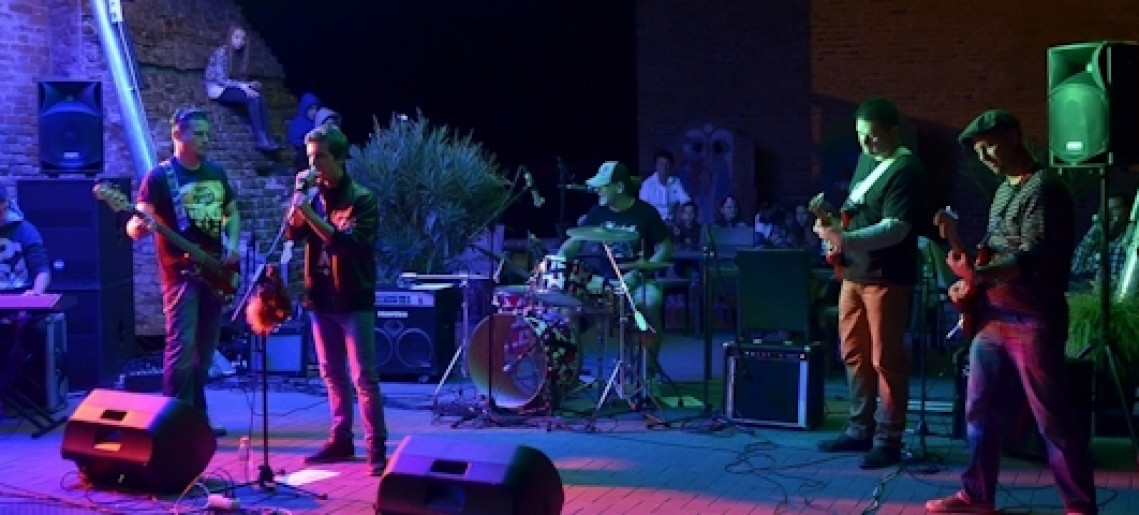 SixAss zenekar koncertje a Red Hole-ban