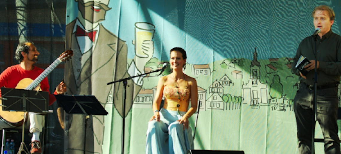 ZENÉS EMBERSZABÁS - Herczku Ágnes, Lackfi János és Sinha Róbert műsora