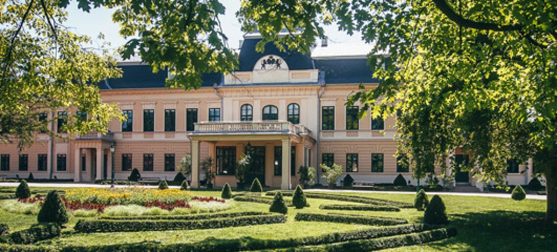 Almásy-kastély tárlatvezetés