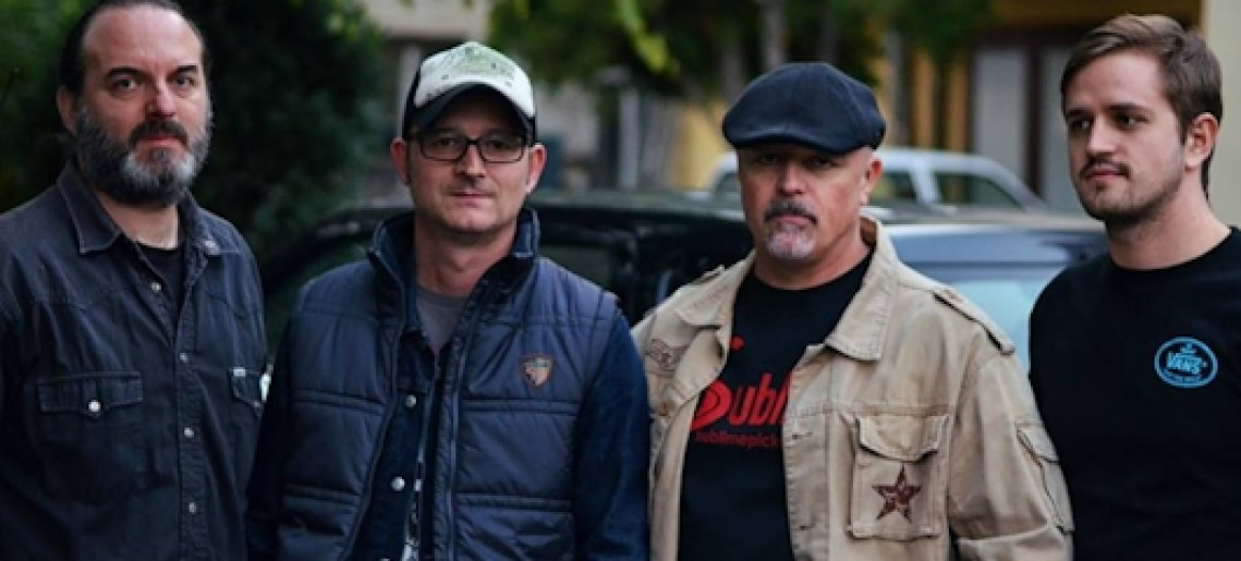 ÉdesKeserű koncert a Red Holeban