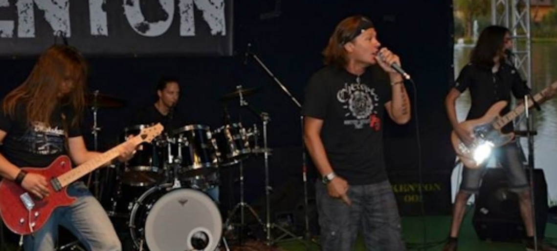 Kenton zenekar koncertje a Red Hole-ban