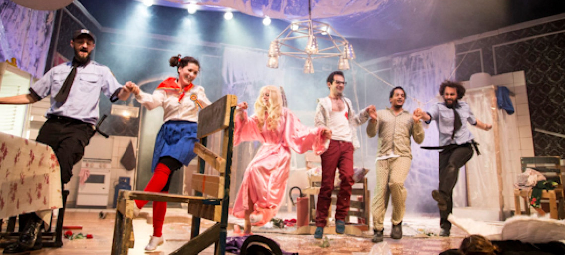 Zűrzavaros éccaka - komédia